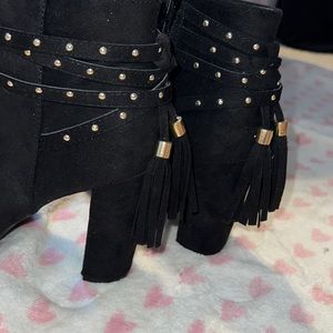 Black heeled boots